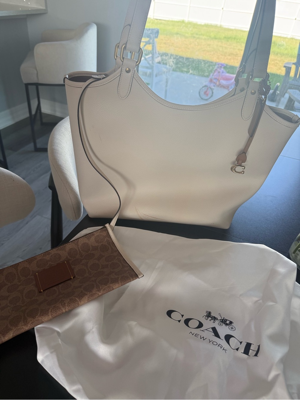 Coach Cream Leather Tote with Brown Signature Pouch - Picture 2 of 8